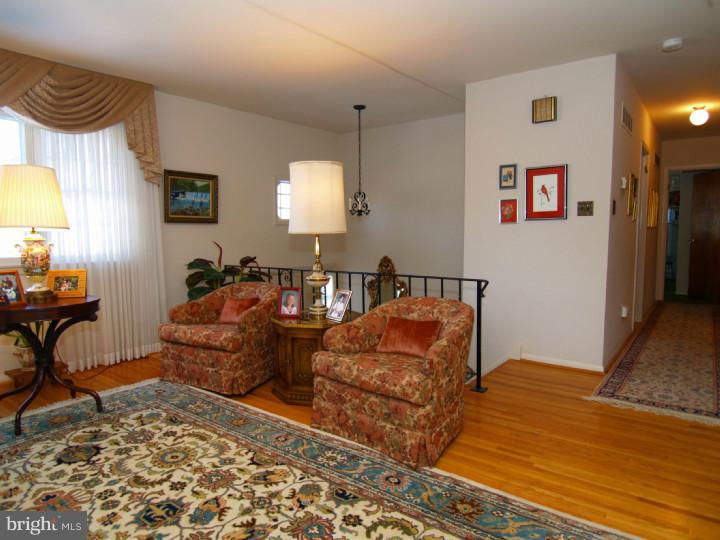 341 Golf Hills Road Havertown, PA 19083 - Photo 5 of 25
