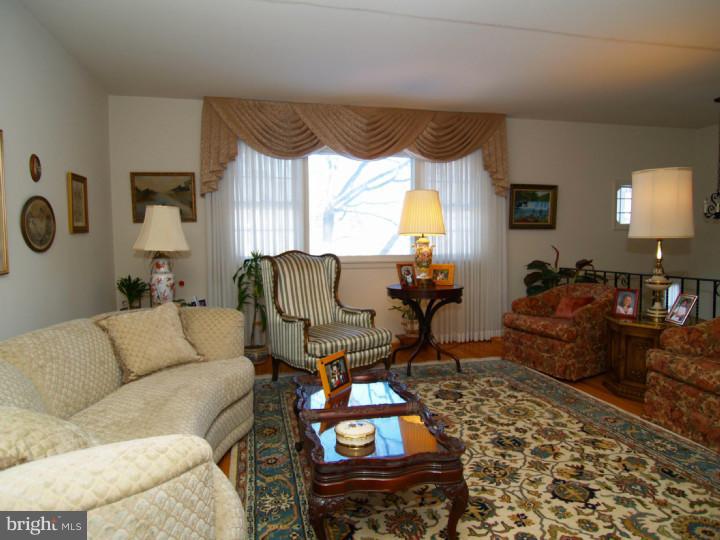341 Golf Hills Road Havertown, PA 19083 - Photo 6 of 25