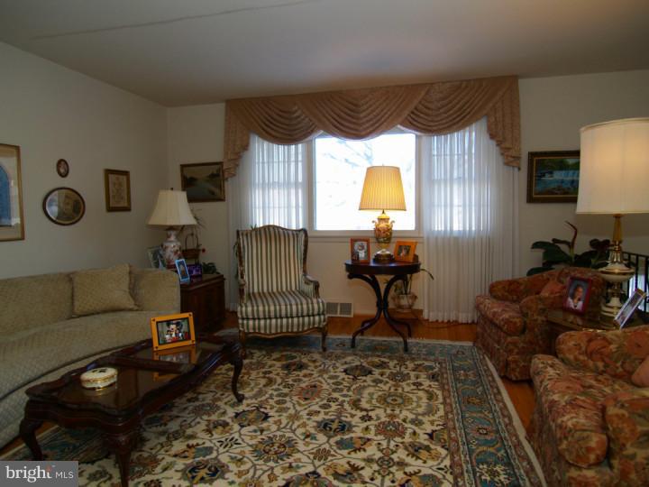 341 Golf Hills Road Havertown, PA 19083 - Photo 7 of 25
