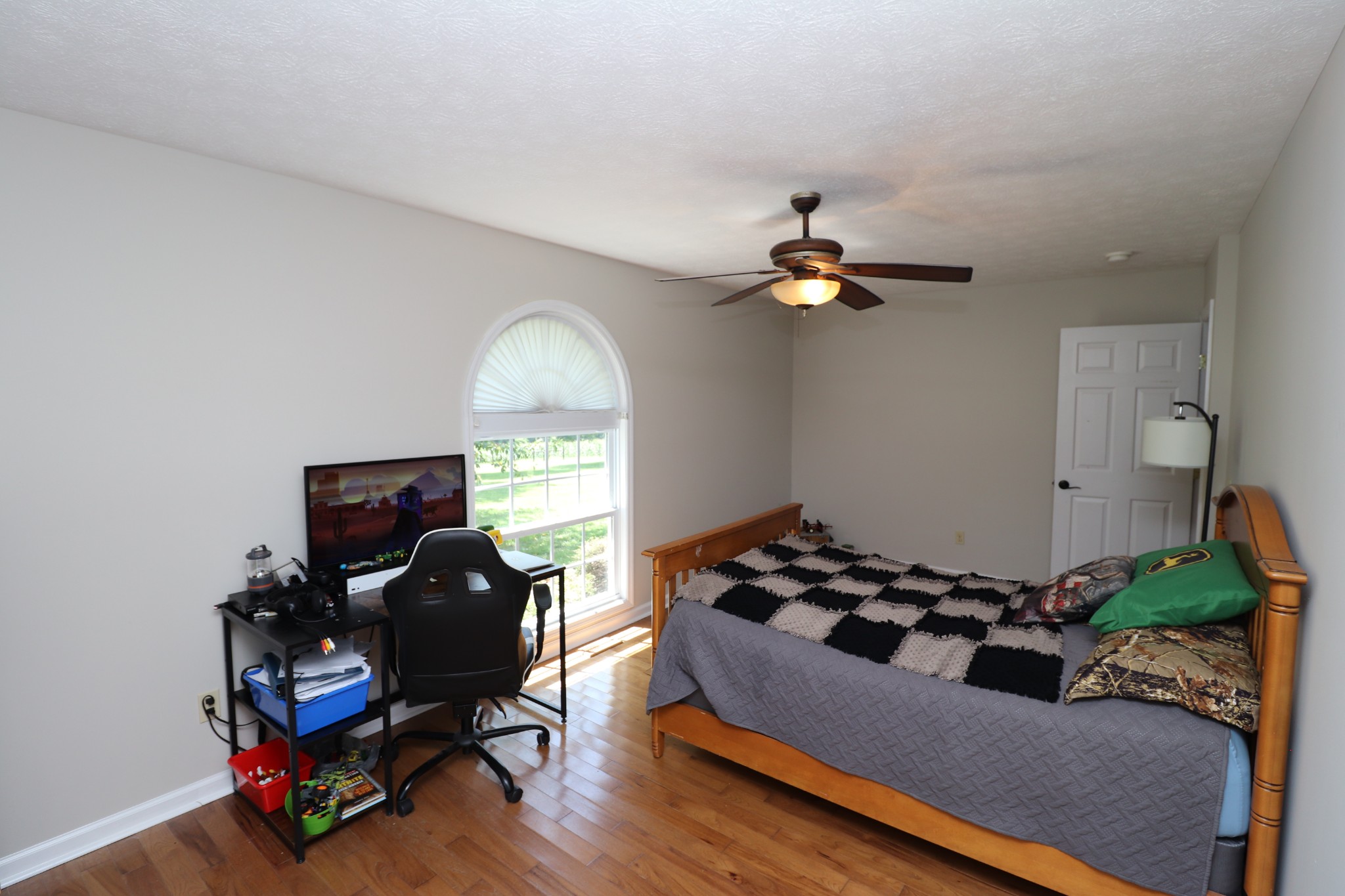 4753 Akersville Road Lafayette, TN 37083 - Photo 25 of 50 a living room with furniture and a chandelier