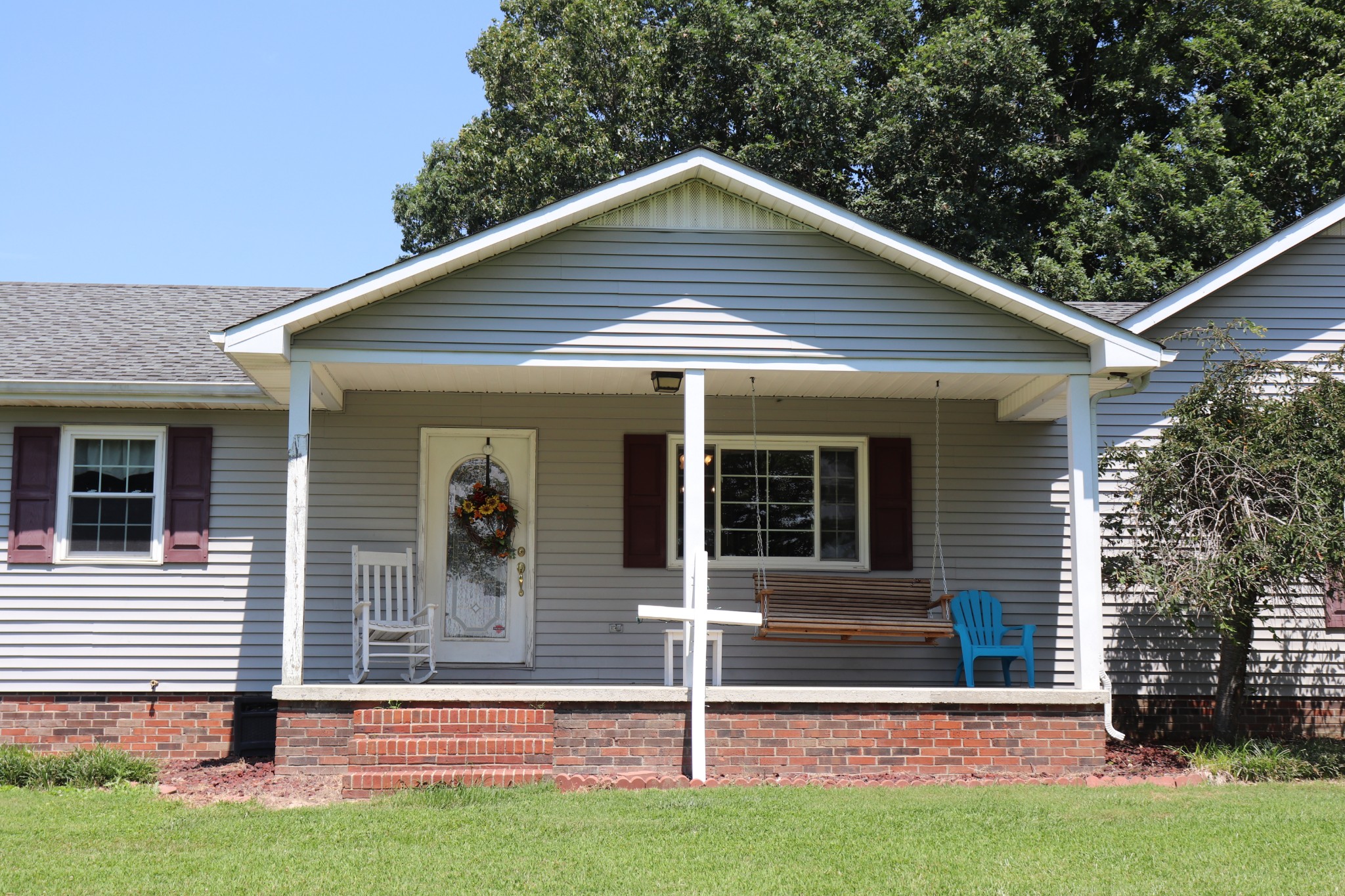 4753 Akersville Road Lafayette, TN 37083 - Photo 39 of 50 a front view of a house with garage