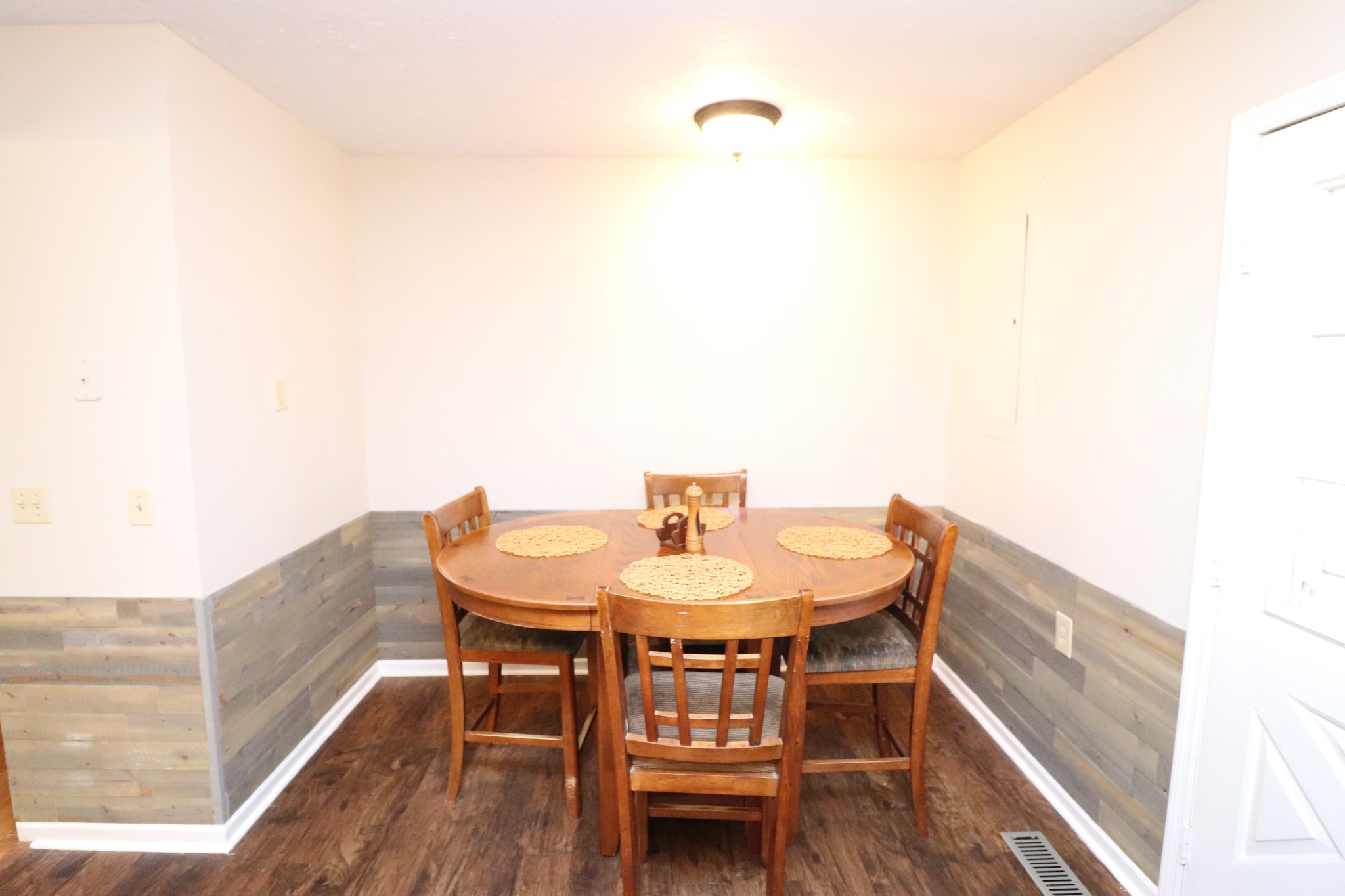 4753 Akersville Road Lafayette, TN 37083 - Photo 7 of 50 a balcony with table and chairs