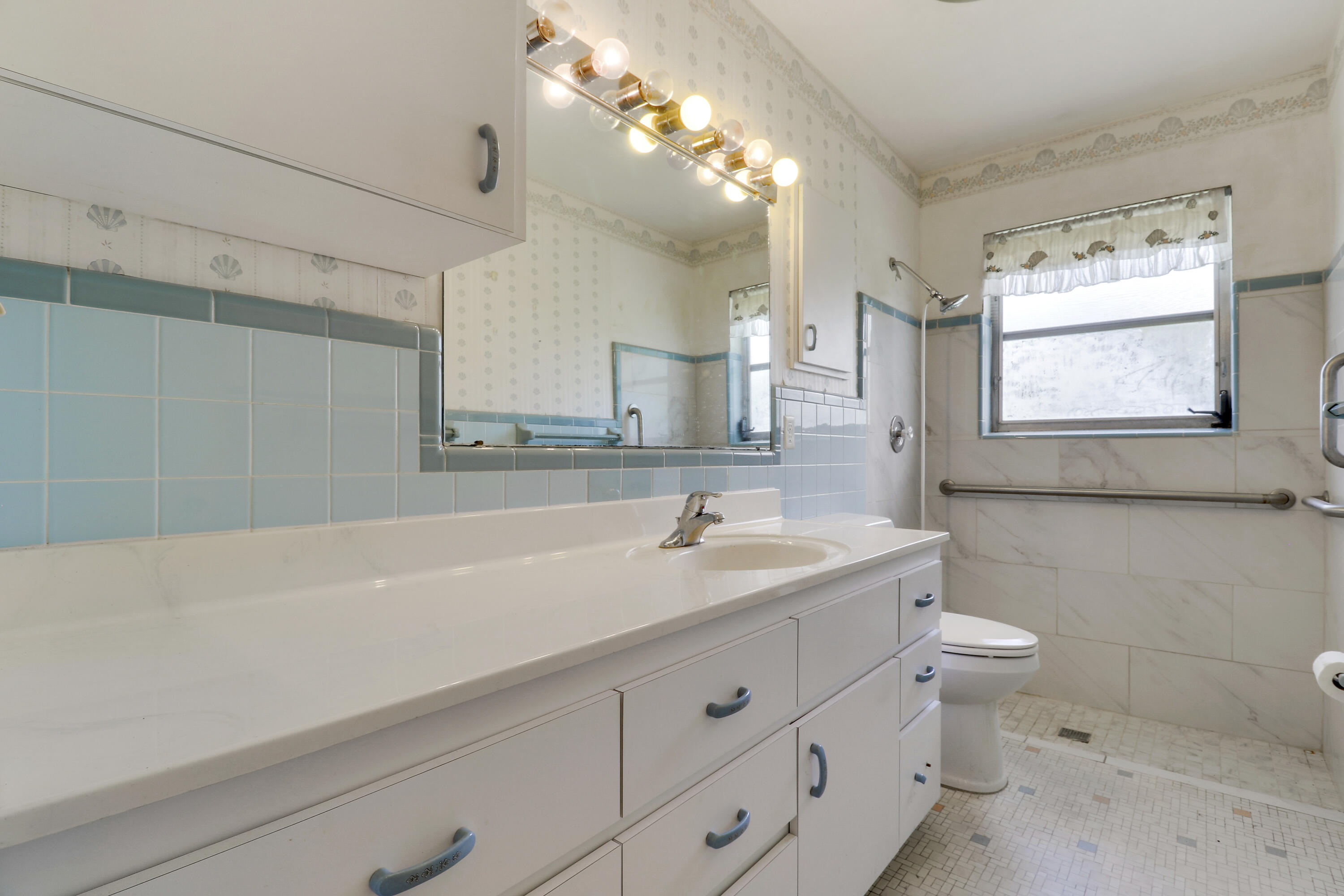 314 3rd Street Jupiter, FL 33458 - Photo 17 of 19 FULL BATH