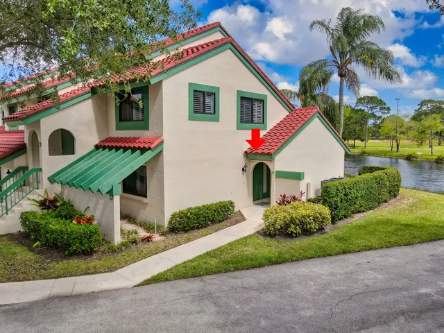 $4,200 | 6 Lexington Lane East, Unit D, Palm Beach Gardens, FL 33418