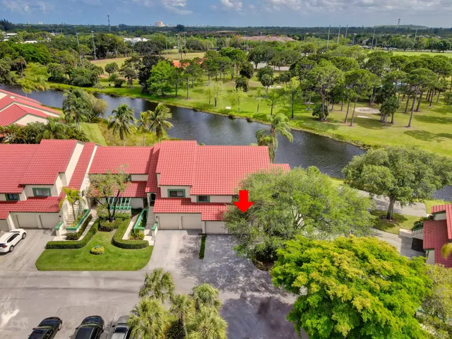 $4,200 | 6 Lexington Lane East, Unit D, Palm Beach Gardens, FL 33418