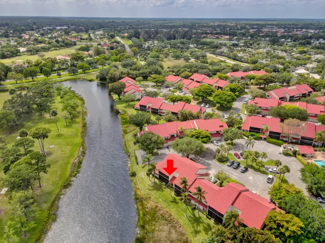 $4,200 | 6 Lexington Lane East, Unit D, Palm Beach Gardens, FL 33418