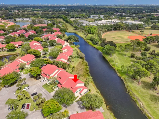 $4,200 | 6 Lexington Lane East, Unit D, Palm Beach Gardens, FL 33418