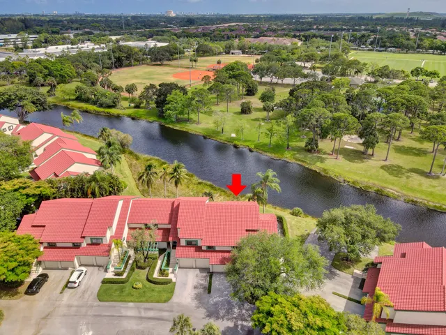 $4,200 | 6 Lexington Lane East, Unit D, Palm Beach Gardens, FL 33418