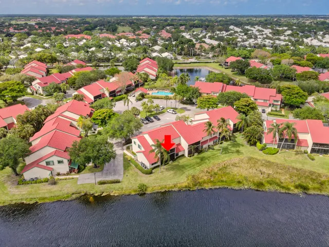 $4,200 | 6 Lexington Lane East, Unit D, Palm Beach Gardens, FL 33418