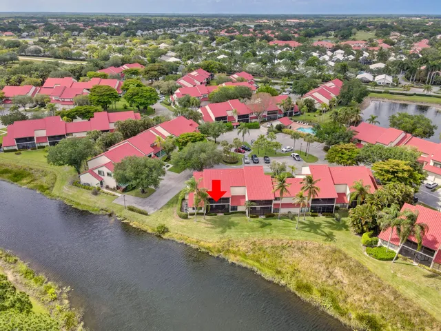 $4,200 | 6 Lexington Lane East, Unit D, Palm Beach Gardens, FL 33418