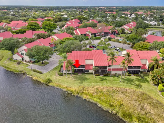 $4,200 | 6 Lexington Lane East, Unit D, Palm Beach Gardens, FL 33418