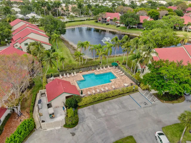 $4,200 | 6 Lexington Lane East, Unit D, Palm Beach Gardens, FL 33418