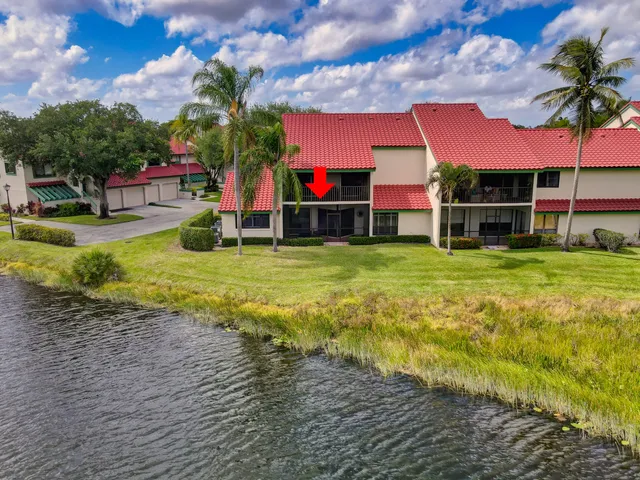 $4,200 | 6 Lexington Lane East, Unit D, Palm Beach Gardens, FL 33418