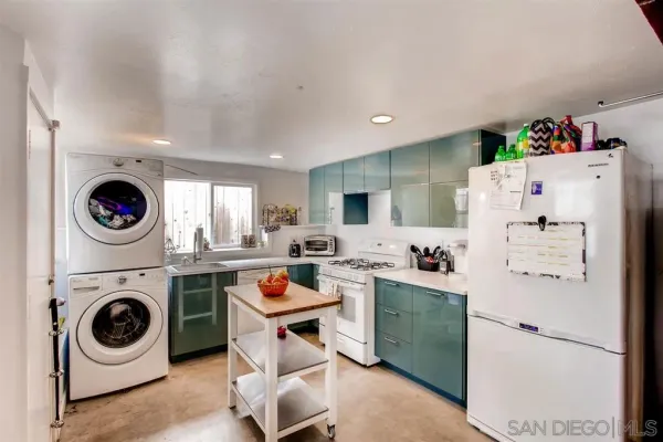 $4,700 | 4052 Tennyson Street, Unit TERRACE LEVEL, San Diego, CA 92107