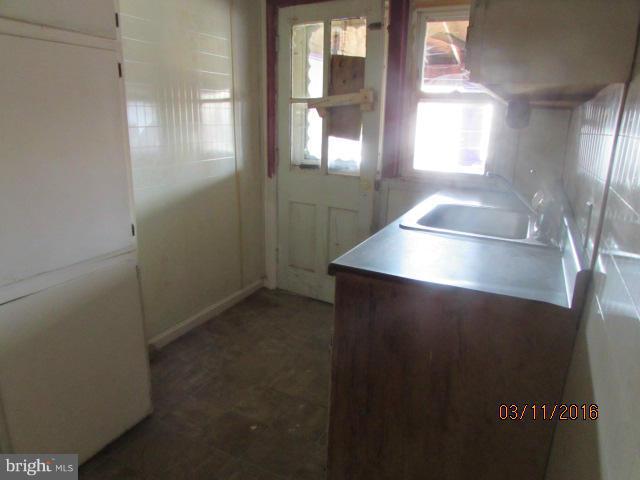 424 Old Riverside Road Baltimore, MD 21225 - Photo 5 of 7 Kitchen