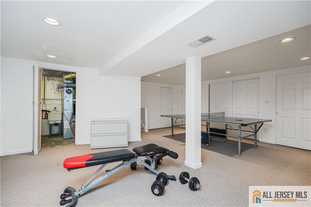 11 Agate Road East Brunswick, NJ 08816 - Photo 39 of 49
