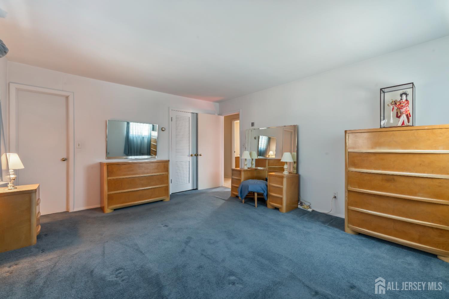 33 Whitehall Road East Brunswick, NJ 08816 - Photo 24 of 39