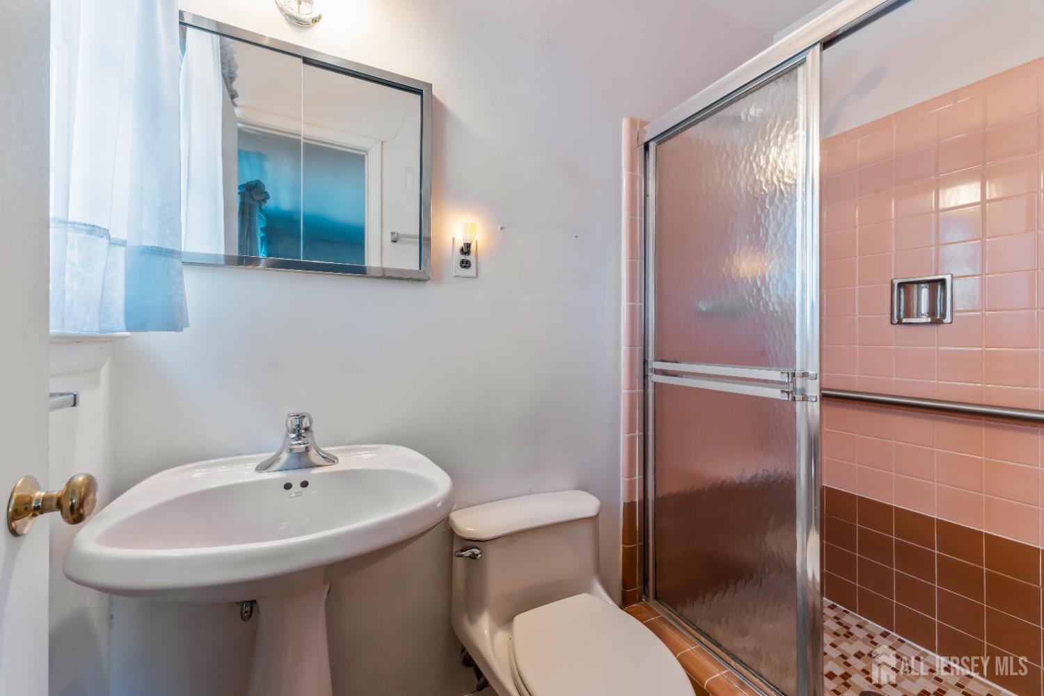 33 Whitehall Road East Brunswick, NJ 08816 - Photo 25 of 39