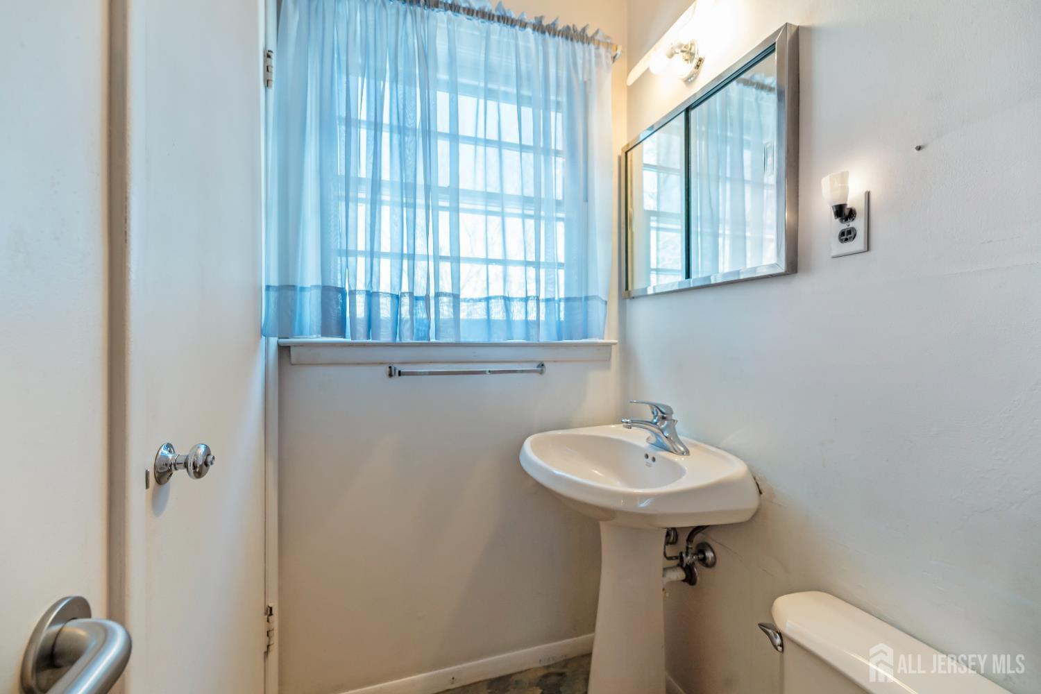 33 Whitehall Road East Brunswick, NJ 08816 - Photo 26 of 39