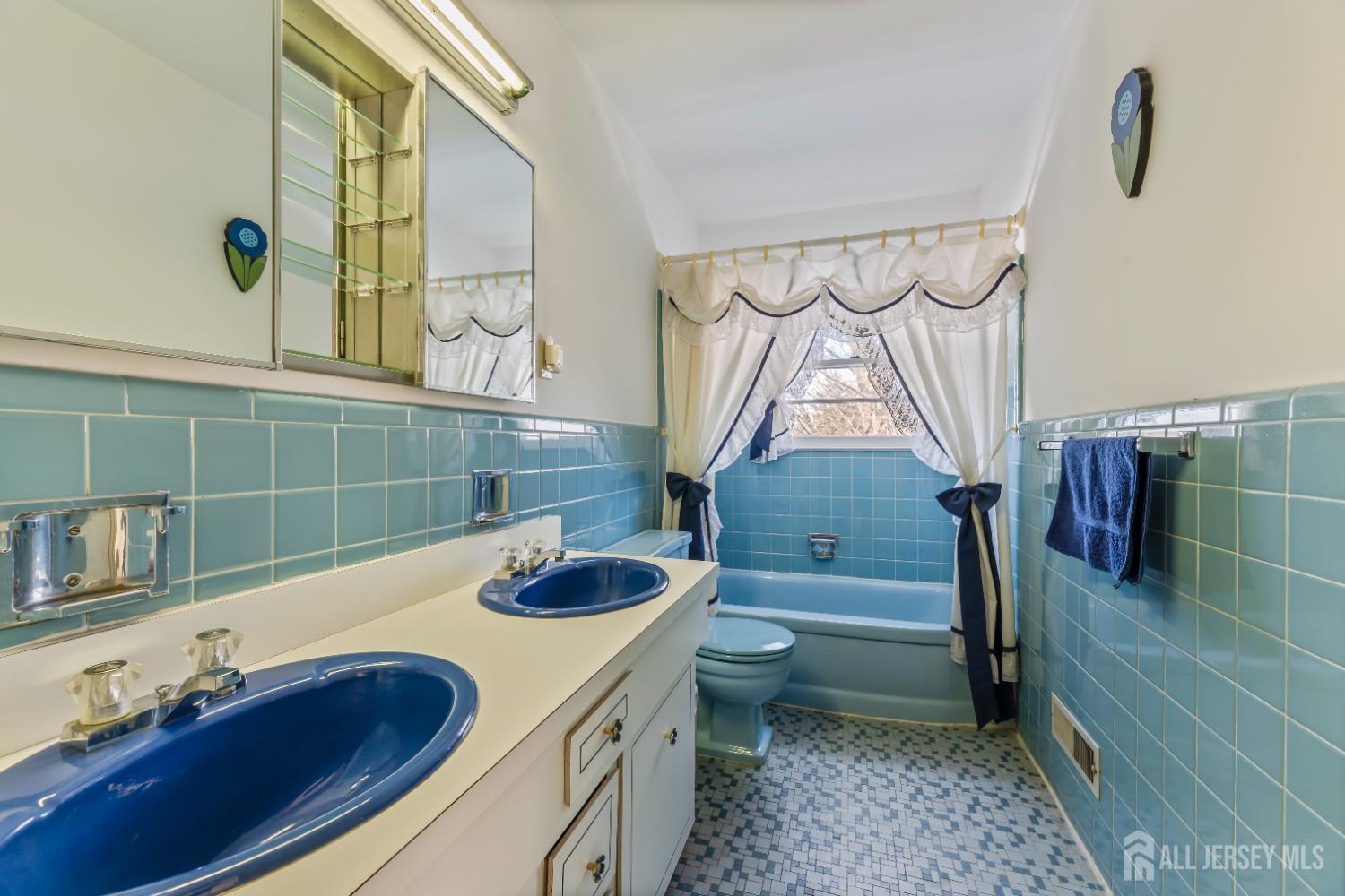 33 Whitehall Road East Brunswick, NJ 08816 - Photo 28 of 39