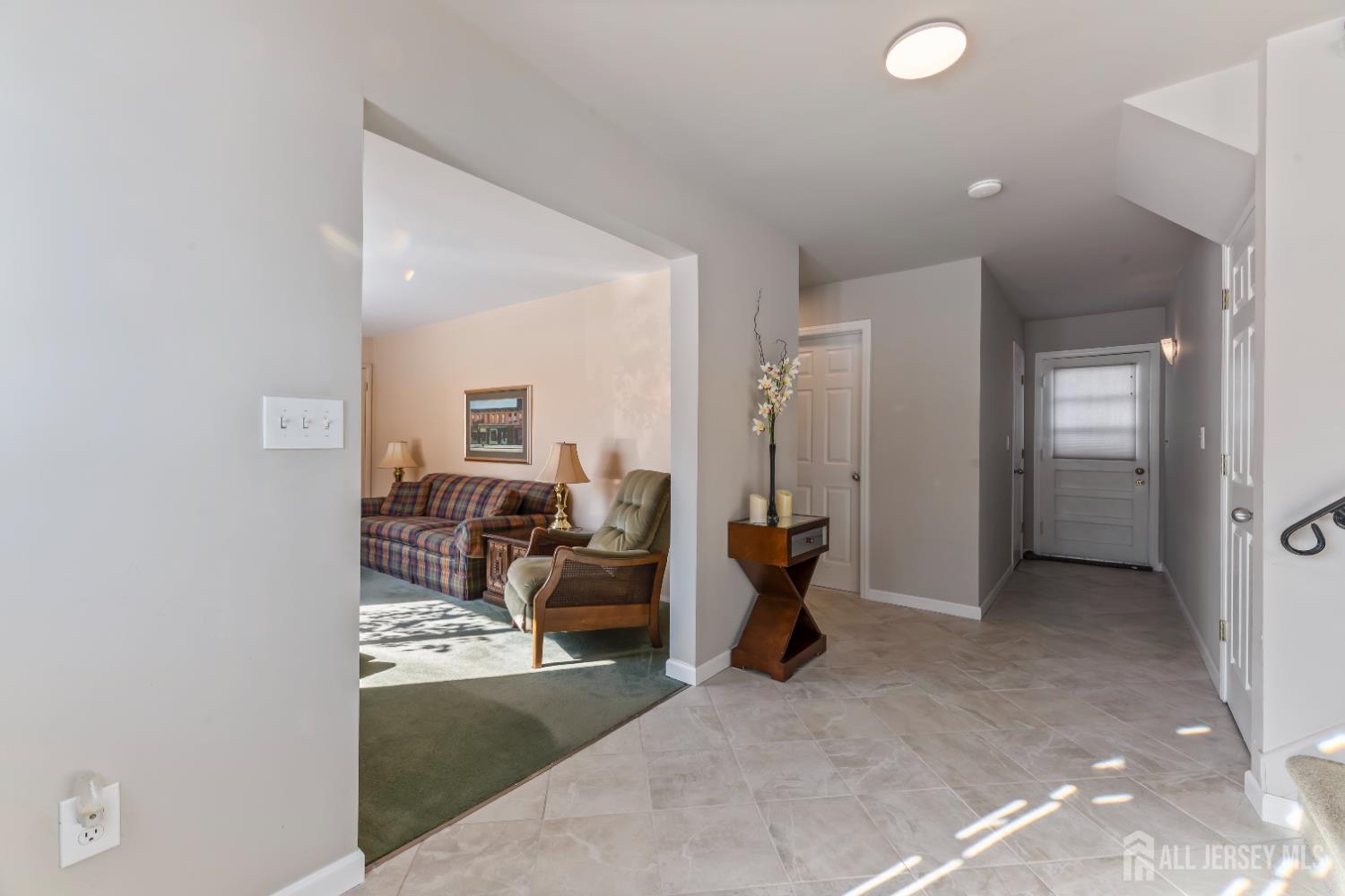 33 Whitehall Road East Brunswick, NJ 08816 - Photo 3 of 39