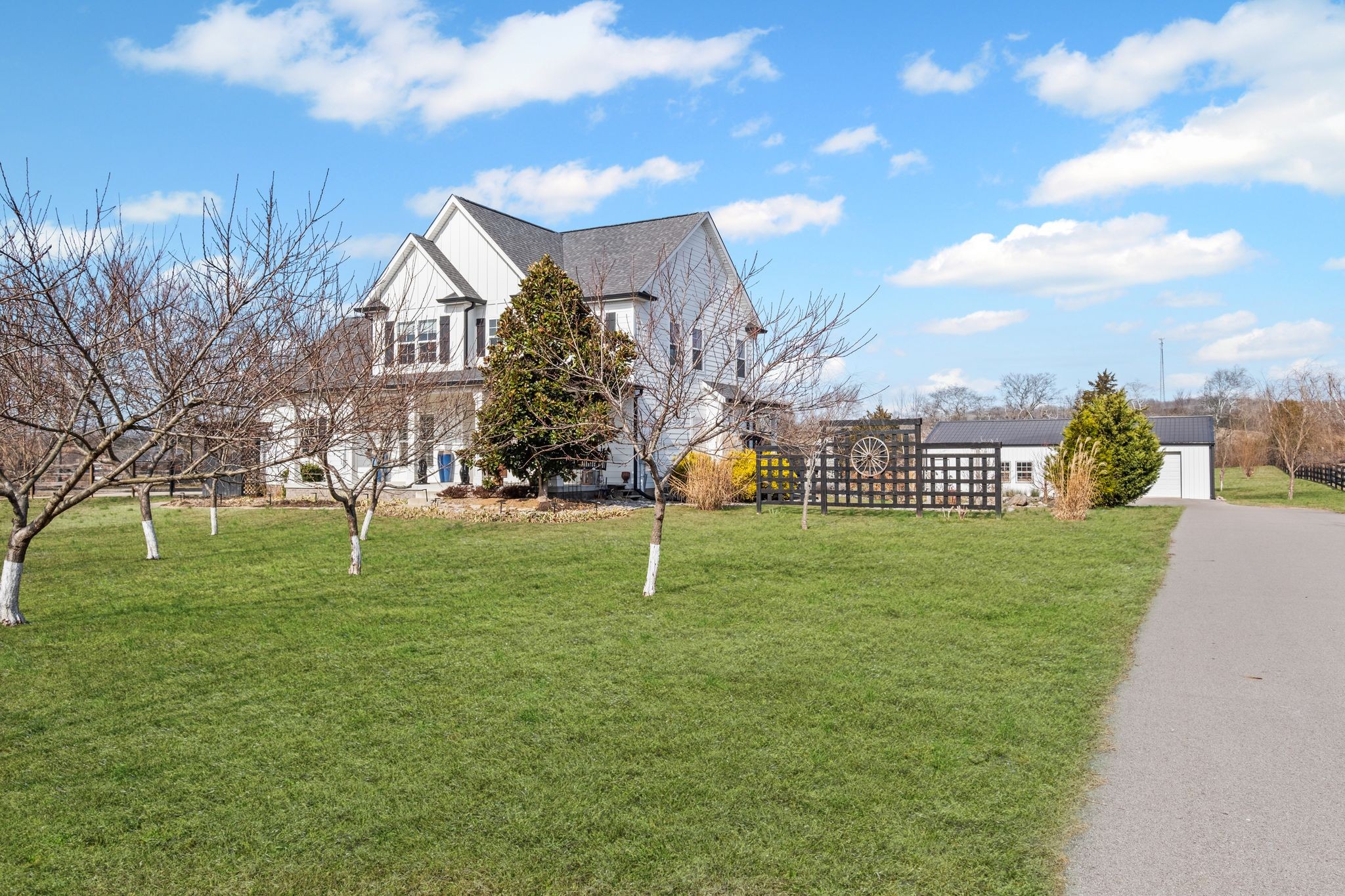 727 Philadelphia Road Lebanon, TN 37087 - Photo 8 of 67 a house view with a garden