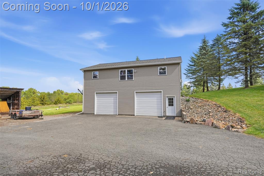 10777 McCabe Road Brighton, MI 48116 - Photo 3 of 60 Gallery Image 3