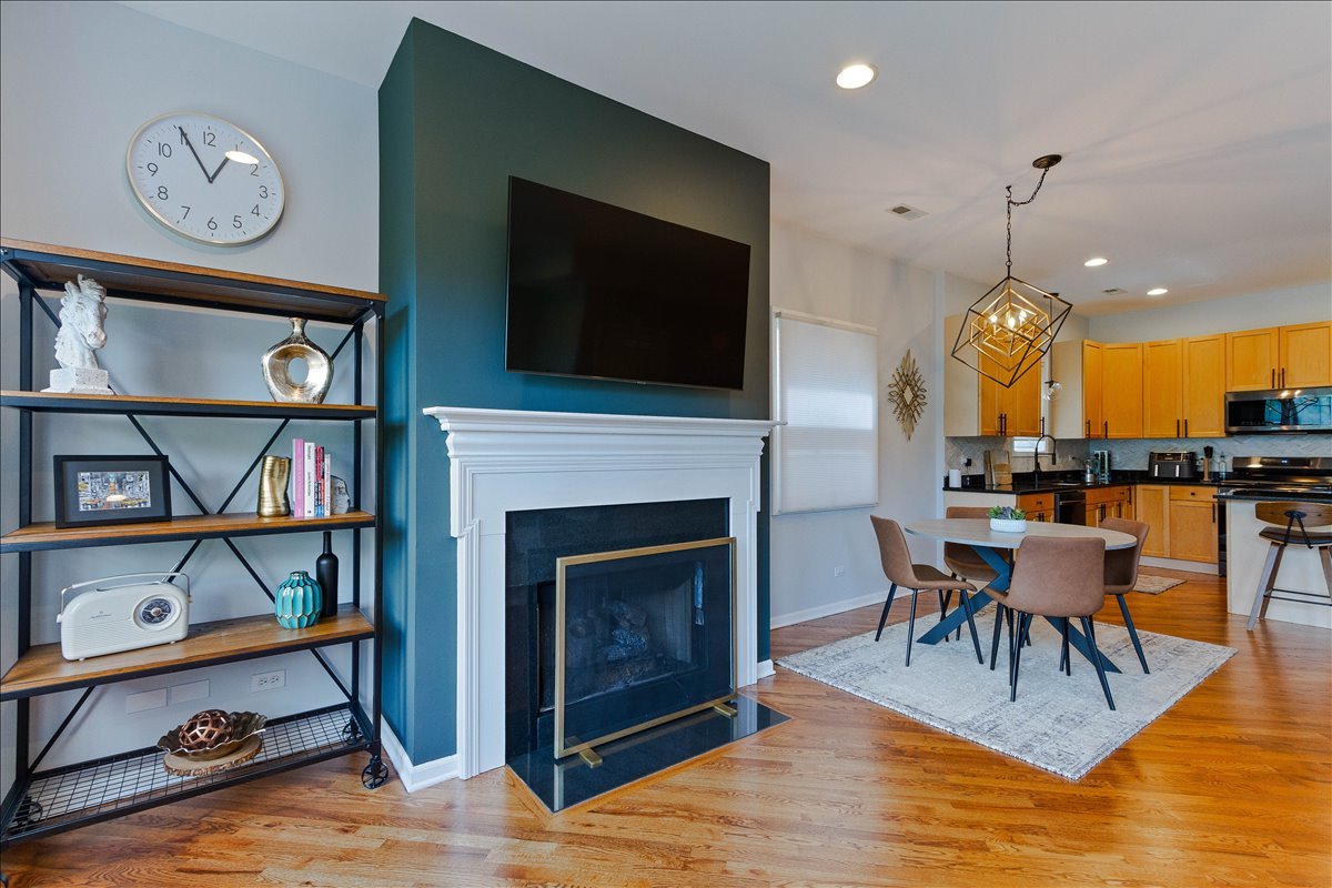 7028 North Ridge Boulevard, Unit 2S Chicago, IL 60645 - Photo 4 of 25