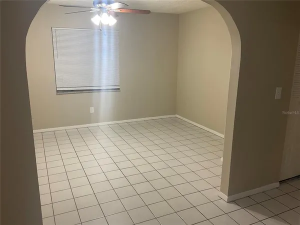 en empty room with wooden floor