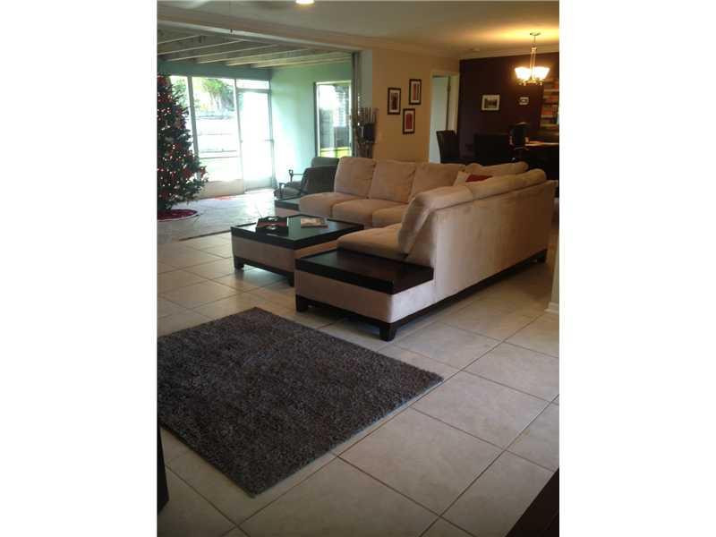 399 Southwest 12th Avenue Boca Raton, FL 33486 - Photo 14 of 19 a living room with furniture and a large mirror