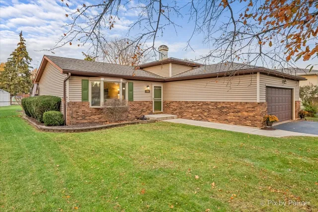 $375,000 | 890 Greenfield Avenue, South Elgin, IL 60177