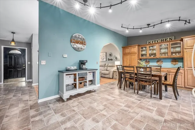 $375,000 | 890 Greenfield Avenue, South Elgin, IL 60177