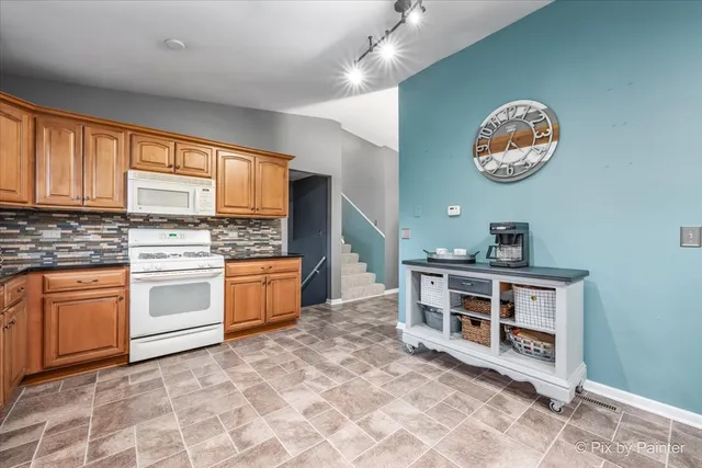 $375,000 | 890 Greenfield Avenue, South Elgin, IL 60177