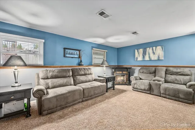 $375,000 | 890 Greenfield Avenue, South Elgin, IL 60177