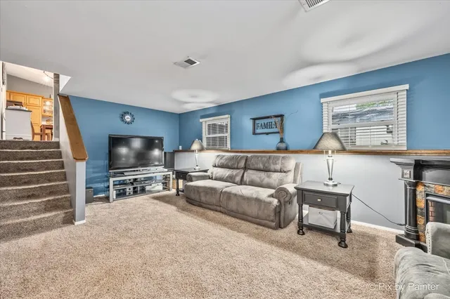 $375,000 | 890 Greenfield Avenue, South Elgin, IL 60177