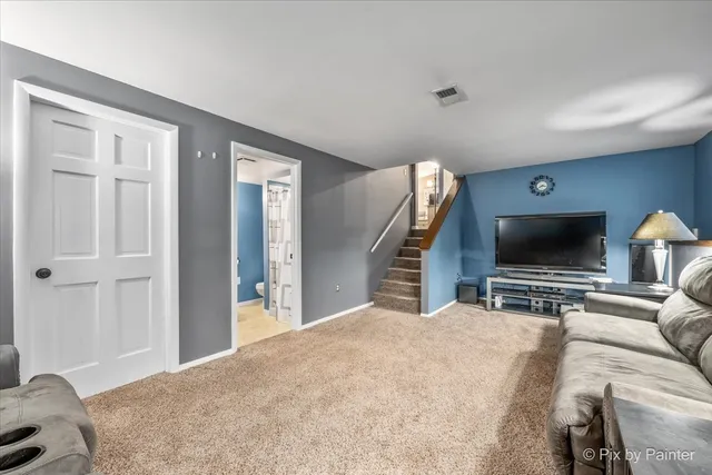 $375,000 | 890 Greenfield Avenue, South Elgin, IL 60177