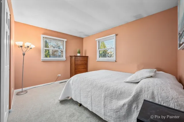 $375,000 | 890 Greenfield Avenue, South Elgin, IL 60177