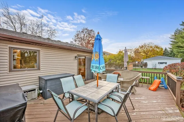 $375,000 | 890 Greenfield Avenue, South Elgin, IL 60177