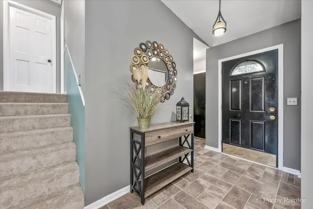 $375,000 | 890 Greenfield Avenue, South Elgin, IL 60177