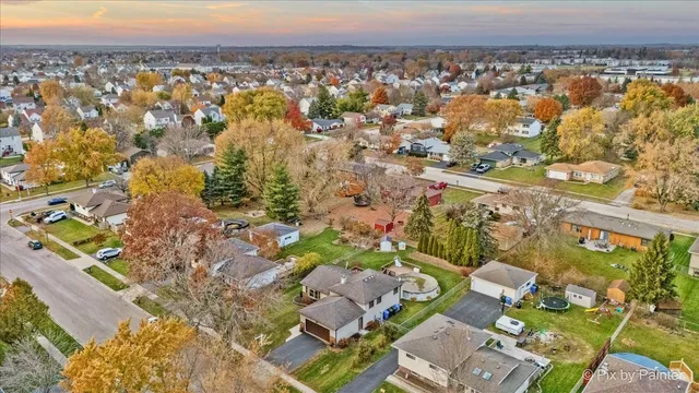 $375,000 | 890 Greenfield Avenue, South Elgin, IL 60177