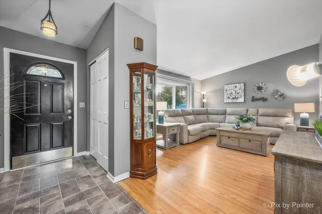 $375,000 | 890 Greenfield Avenue, South Elgin, IL 60177