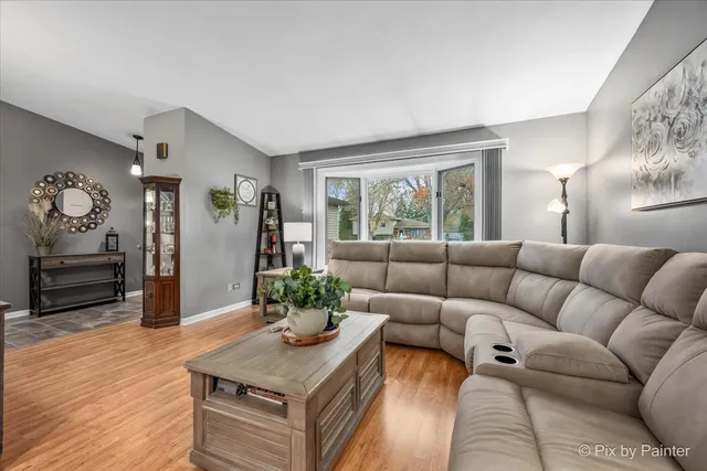 $375,000 | 890 Greenfield Avenue, South Elgin, IL 60177