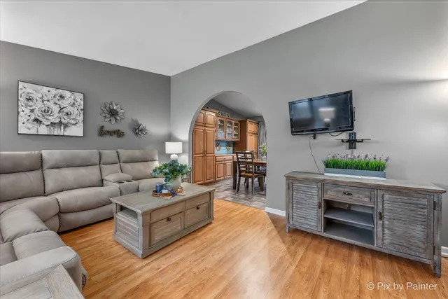 $375,000 | 890 Greenfield Avenue, South Elgin, IL 60177