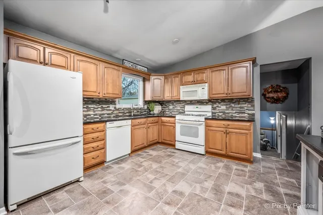 $375,000 | 890 Greenfield Avenue, South Elgin, IL 60177