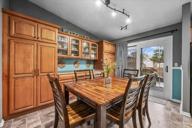 $375,000 | 890 Greenfield Avenue, South Elgin, IL 60177