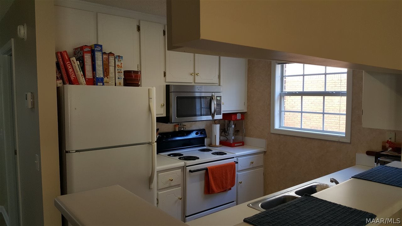 105 South Spring View Drive Enterprise, AL 36330 - Photo 8 of 22 Kitchen