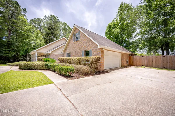 $2,100 | 7321 Ieke Circle, Diamondhead, MS 39525