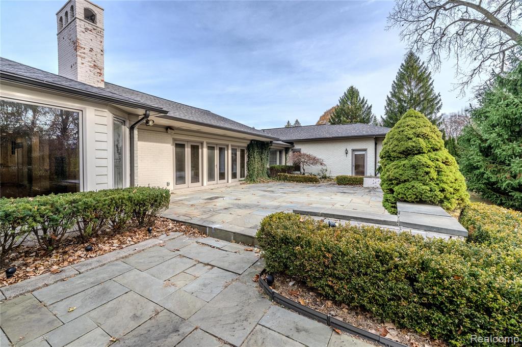 591 Rudgate Road Bloomfield Hills, MI 48304 - Photo 12 of 74