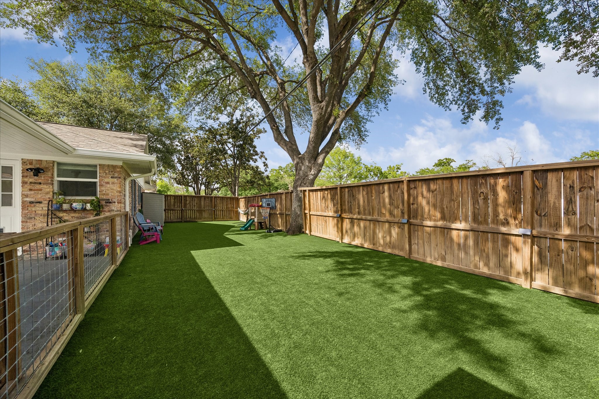 2203 Lamonte Lane Houston, TX 77018 - Photo 21 of 25 a view of a backyard with a garden