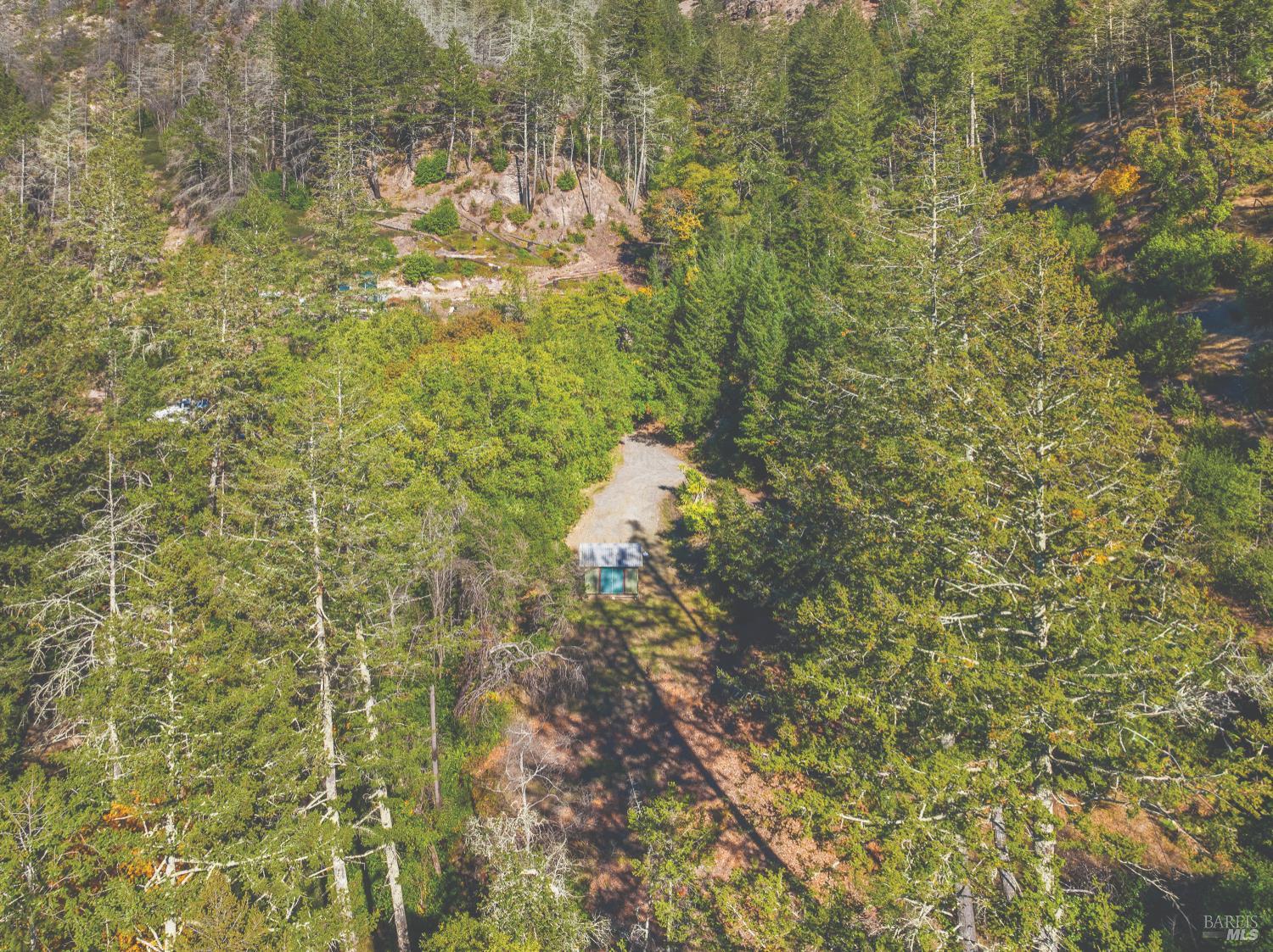 6581 St Helena Road Santa Rosa, CA 95404 - Photo 13 of 33 a bathroom with a small yard